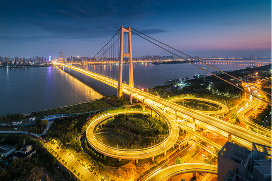 武汉杨泗港长江大桥夜景